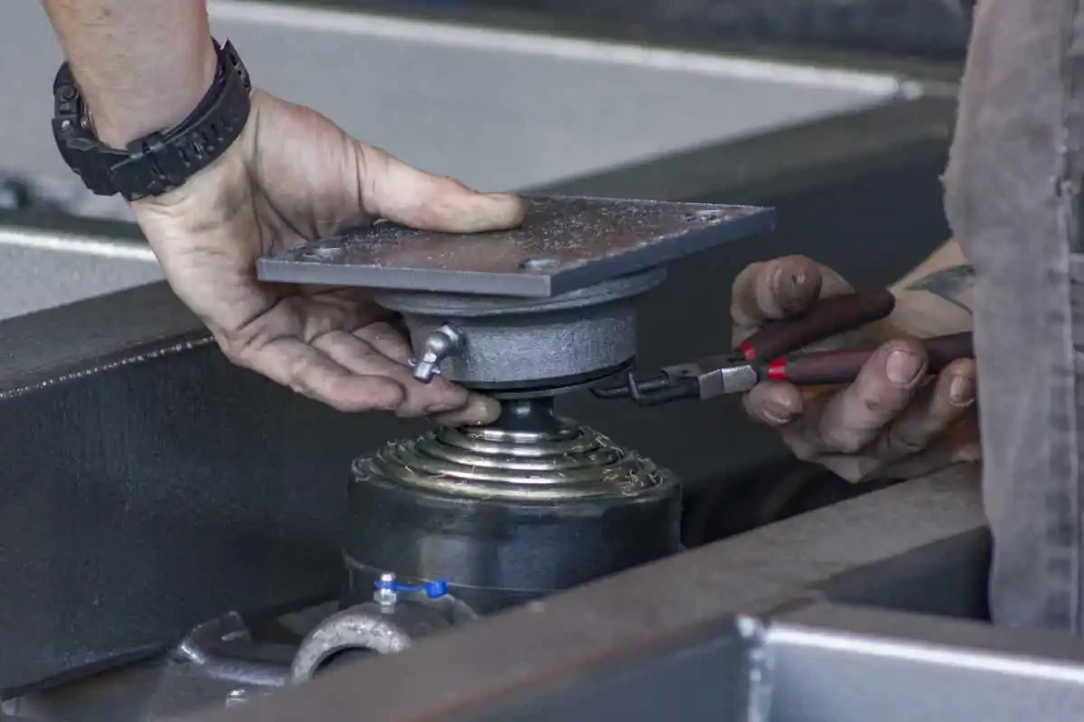 Trailer manufacturing: Assembling